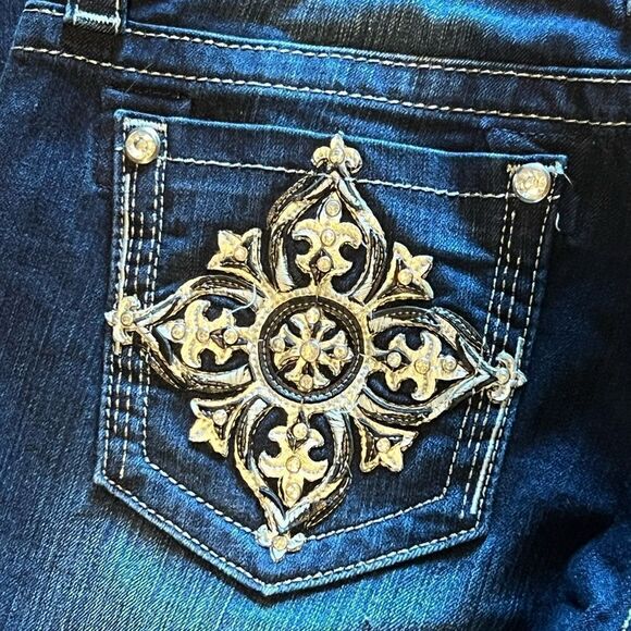 Miss me (NWOT) size 27 low-rise rhinestone embellished & rhinestone button - Picture 2 of 10